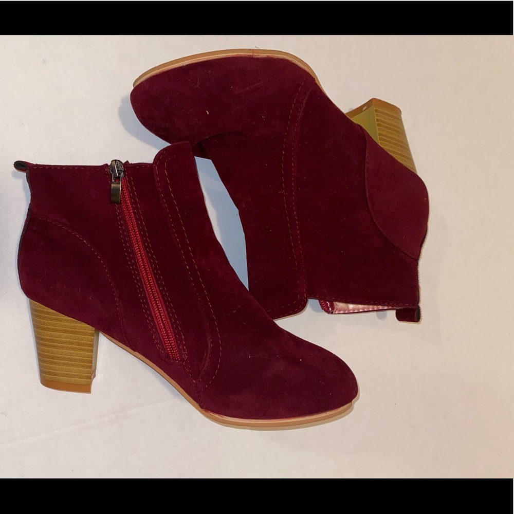Velvet boots 
Size 8 women